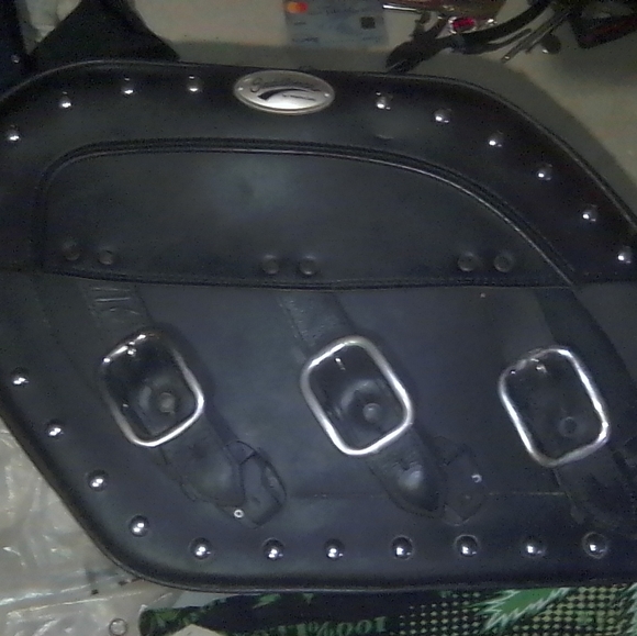 Saddlemen Rigid-Mount Quick-Detach Desperado Slant Saddlebags - Picture 2 of 4